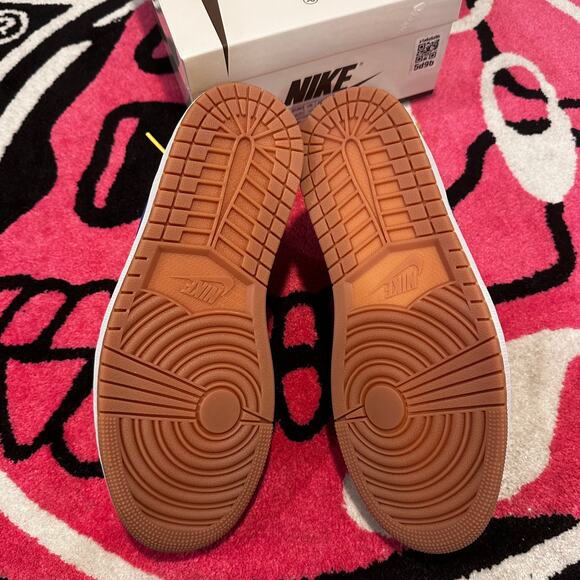 Jordan 1 Retro Low OG SP Travis Scott Canary (Women’s) – Size 9 – Brand New - Picture 4 of 9